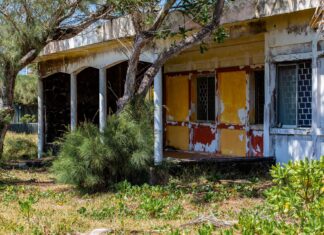 Casa abusiva abbandonata