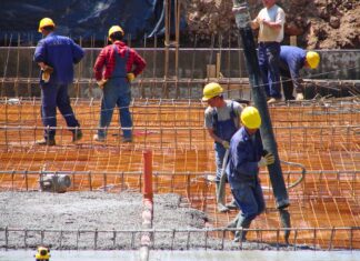Operai in cantiere
