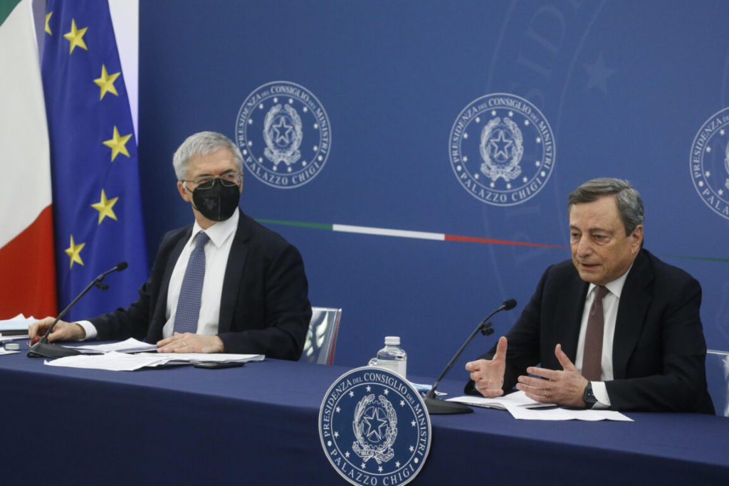 Mario Draghi e Daniele Franco presentano la bozza della Legge di Bilancio 2022