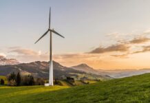 Pala eolica installata in un'altura