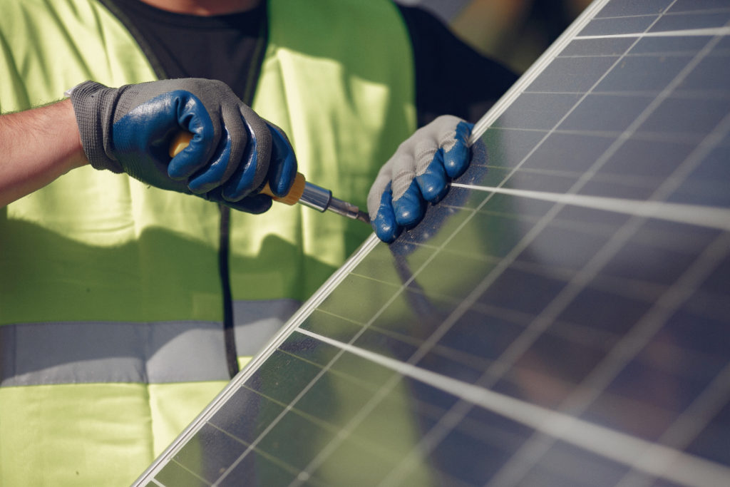 Il Decreto Energia incoraggia l'uso di fonti rinnovabili come i pannelli solari