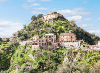 case arroccate in Sicilia