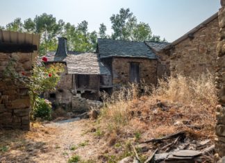 Degrado urbano: una casa abbandonata
