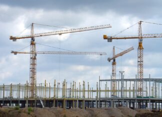 Gru in cantiere