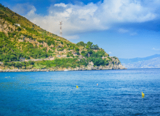 vista stretto di Messina