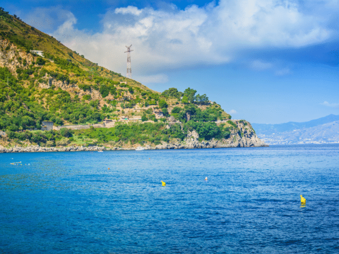vista stretto di Messina
