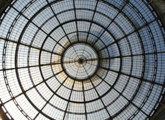 Economia circolare, una leva strategica per l’Italia Lucernario in un edificio