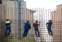 Operai al lavoro in cantiere