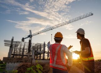 Progettisti al lavoro in cantiere