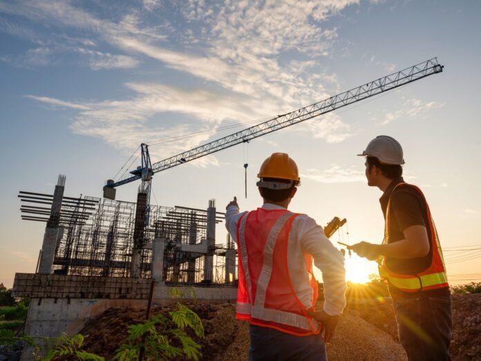operai-cantiere-contratti-pubblici Progettisti al lavoro in cantiere