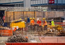 Sicurezza sul lavoro: operai in cantiere
