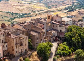 Sicilia case green, veduta di un villaggio
