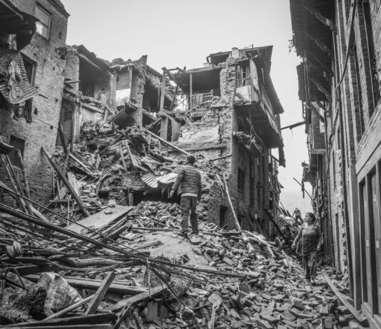 Casa antisismica: macerie dopo un terremoto