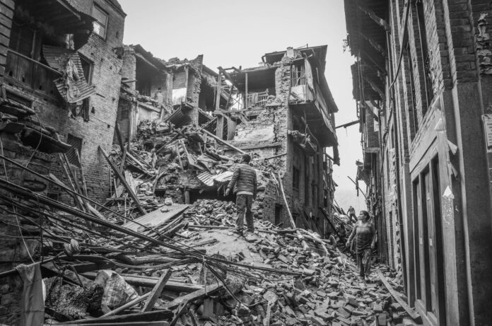 Casa antisismica: macerie dopo un terremoto