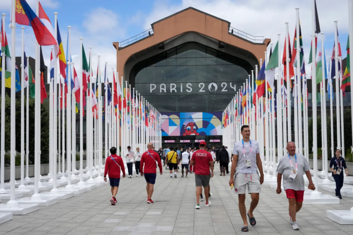 L'ingresso del Villaggio degli atleti delle Olimpiadi di Parigi 2024