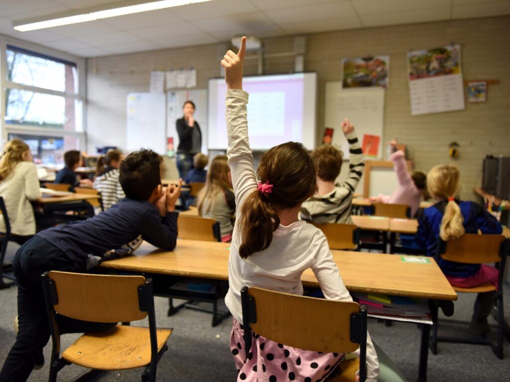 Edilizia scolastica: bambini in aula