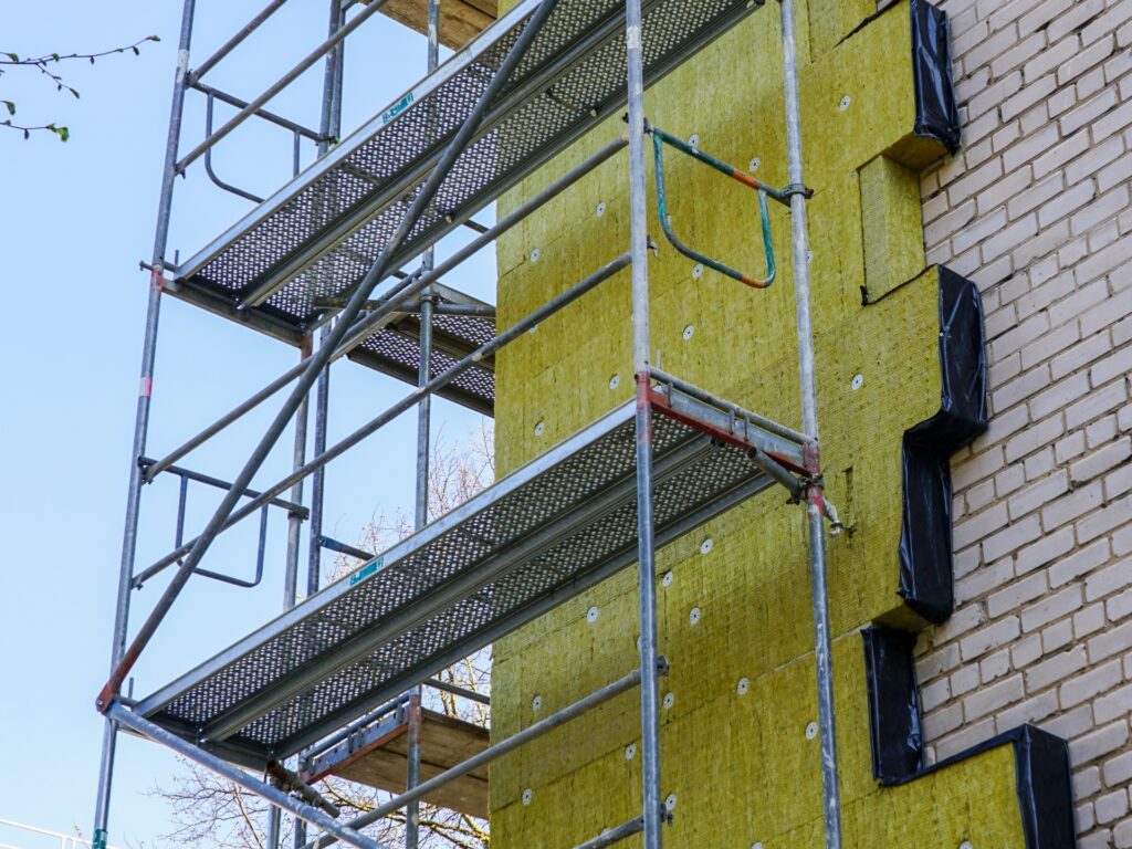 Installazione di un cappotto termico esterno